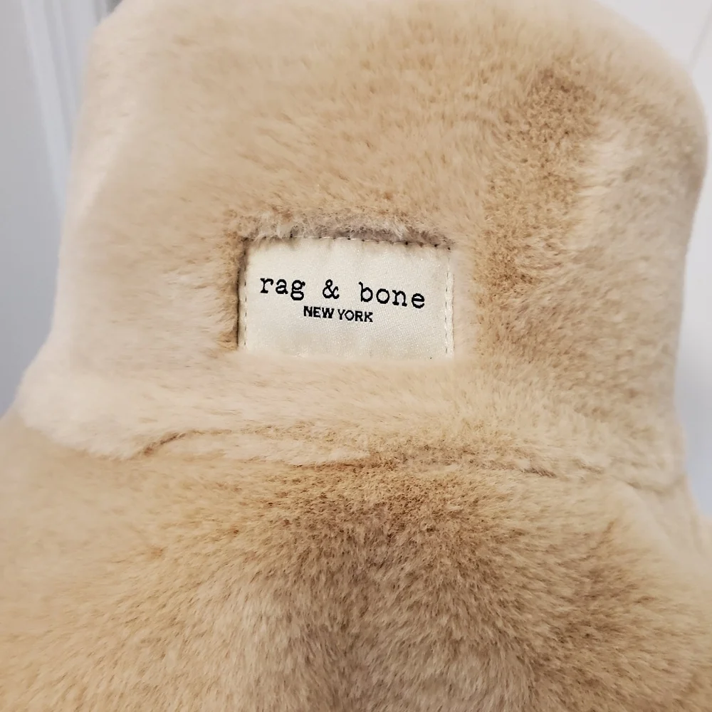 Rag & Bone Reversible Faux Fur/Quilted Bucket Hat Light Beige S/M, Cute